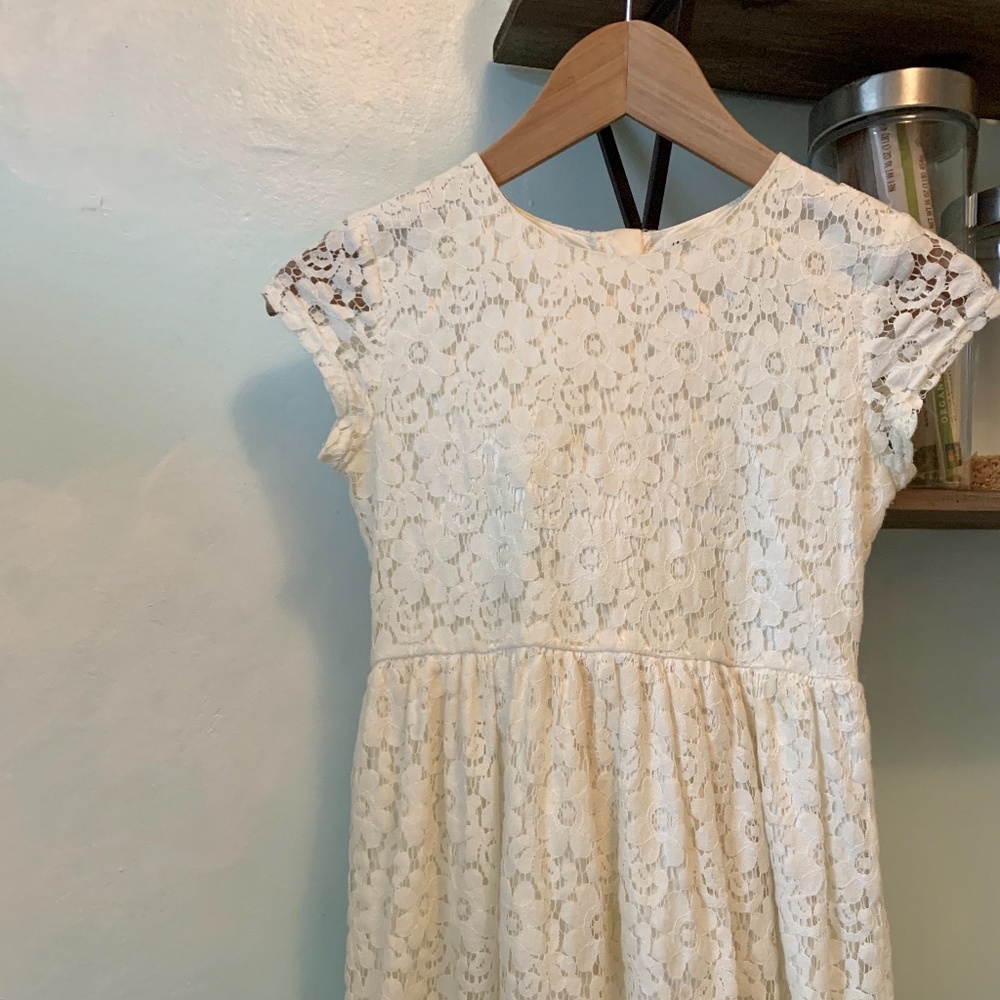Vintage-style lace girls' dress